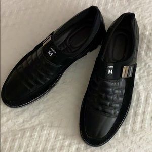 Men’s black leather sneaker loafers.